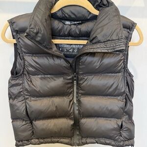 Zara Cropped Puffer Vest in Black